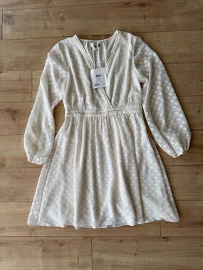 DVF Celia Ivory Textured Wrap Dress NWT Size 6 Long Sleeve Mini